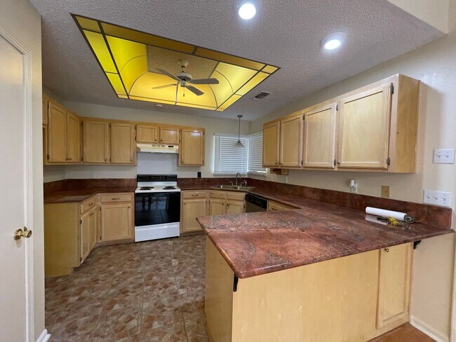 Building Photo - Beautiful 3BR Home in Summer Crossing