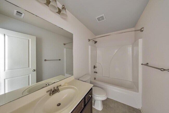 Building Photo - 342 Braemore Mill Dr