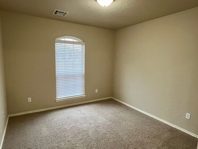 Building Photo - Great 3 Bed, 2 Bath Home in Moore Schools
