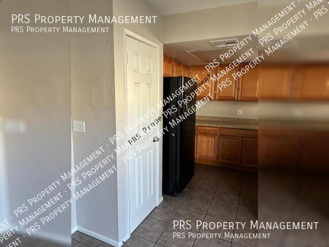 Building Photo - 10641 N 15th Ave