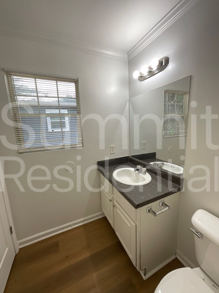 Building Photo - 651 Langston Dr SW