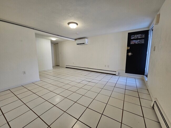Building Photo - 350 Vane St