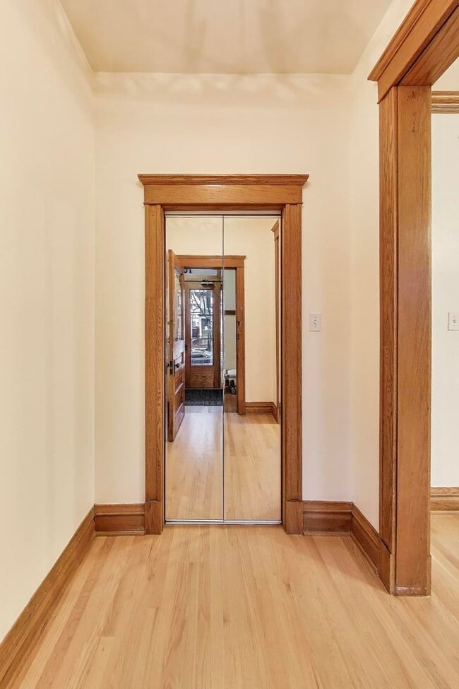 Building Photo - 3901 N Hamilton Ave