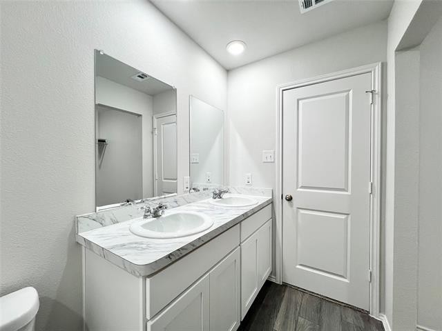 Building Photo - 829 Bluffview Dr