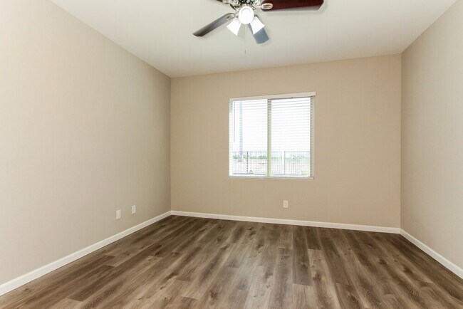 Building Photo - 7024 S 78th Dr