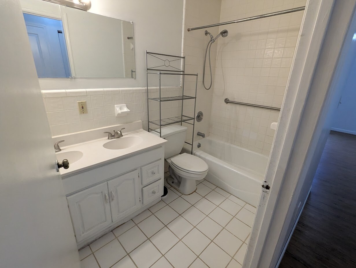 Building Photo - 3600 SW 23rd St