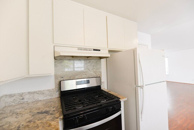 Building Photo - 248 Avenida Del Poniente