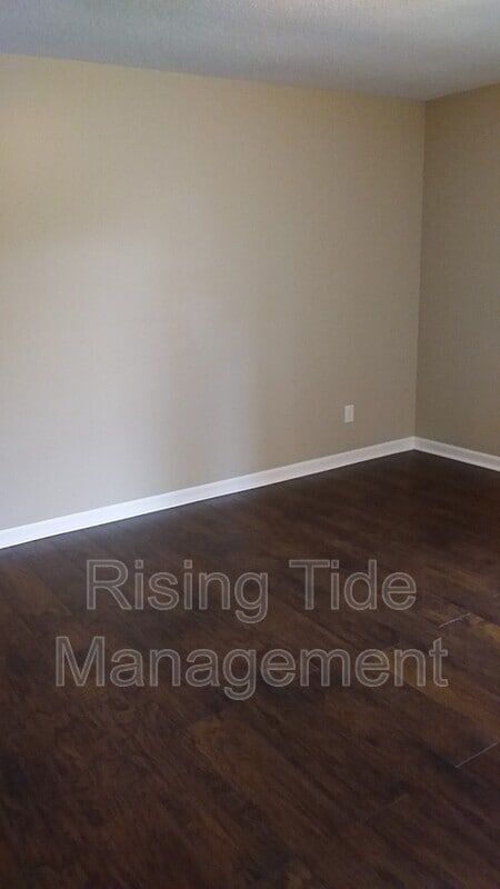 Building Photo - 436 10th Ct