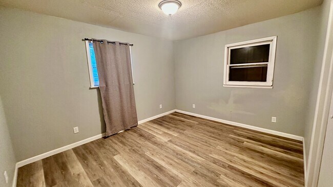 Building Photo - 11020 E Belaire