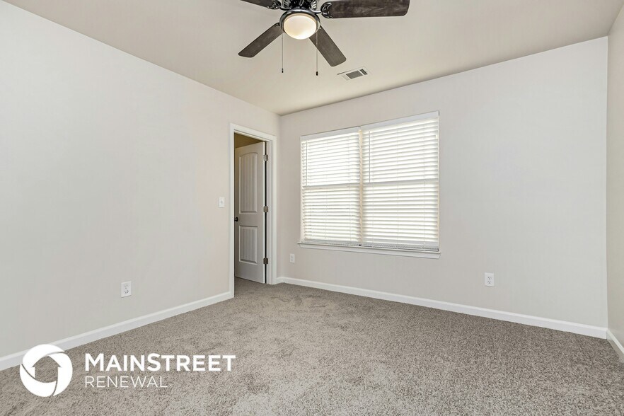 Building Photo - 175 Leland Ln