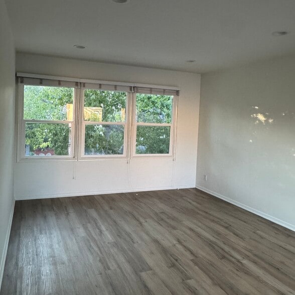 Livingroom - 2132 Montana Ave