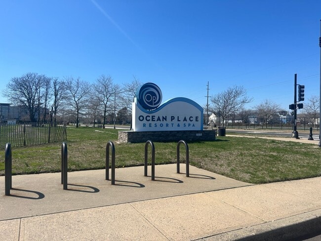 Building Photo - 677 Gerard Ave