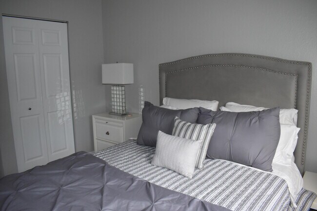 Building Photo - 3020 Alcazar Pl