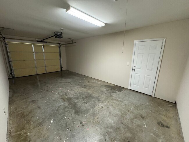 Building Photo - 110-112 Lyons Dr NW