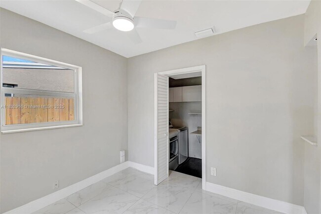 Building Photo - 320 NW 51st Ct