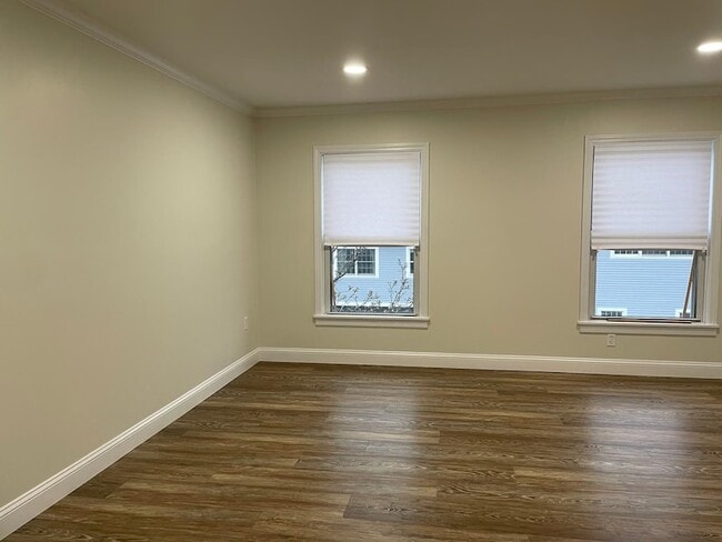 Building Photo - 33 Deer St