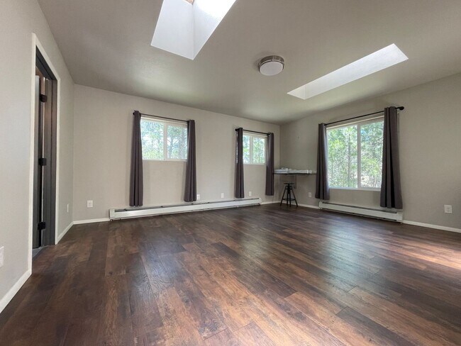 Building Photo - 14710 Roller Coaster Rd
