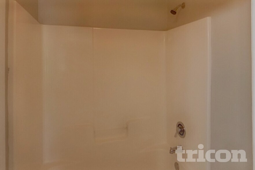 Building Photo - 552 Howell Dr