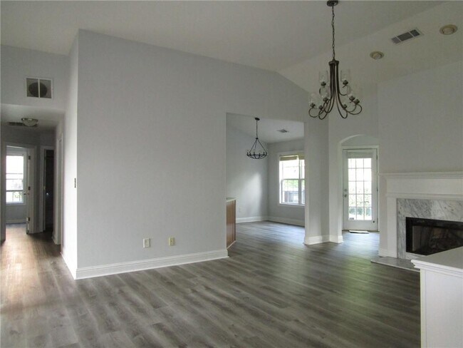 Building Photo - 110 Saltcreek Point NE