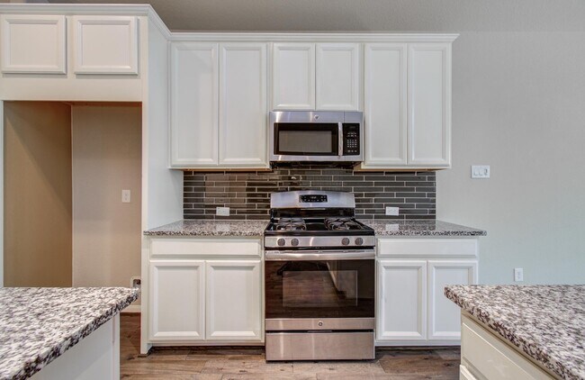 Building Photo - 15618 Whispering Green Dr
