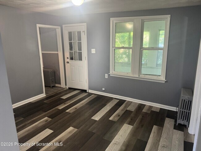 Building Photo - 219 N Bromley Ave