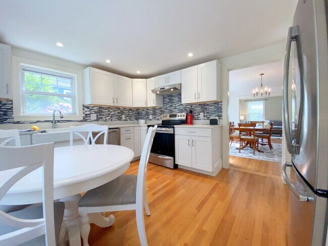 Building Photo - Winter Rental: Hodgkins Cottage