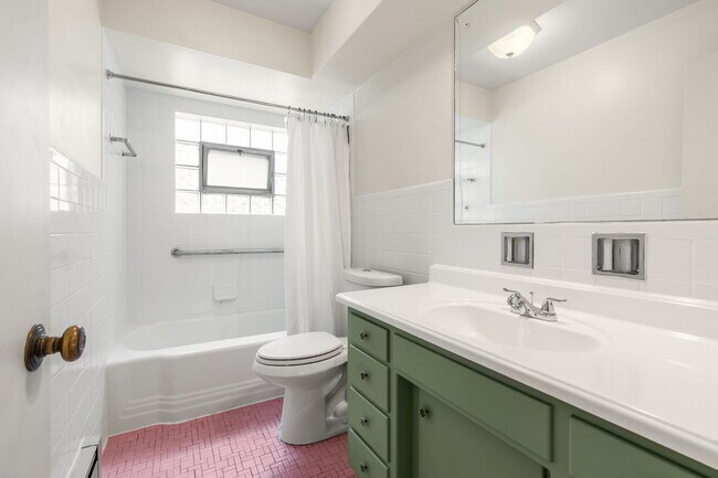 Building Photo - 1222 Austin St