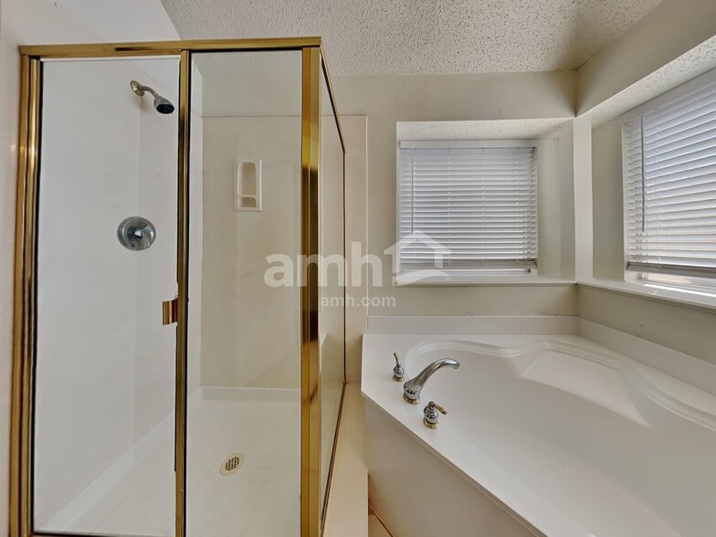 Building Photo - 532 N Parks Dr