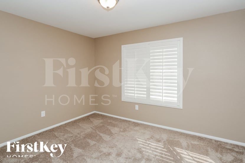 Building Photo - 1118 Sport of Kings Ave