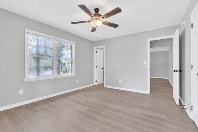 Building Photo - Discover Comfort and Convenience! Prime Bo...