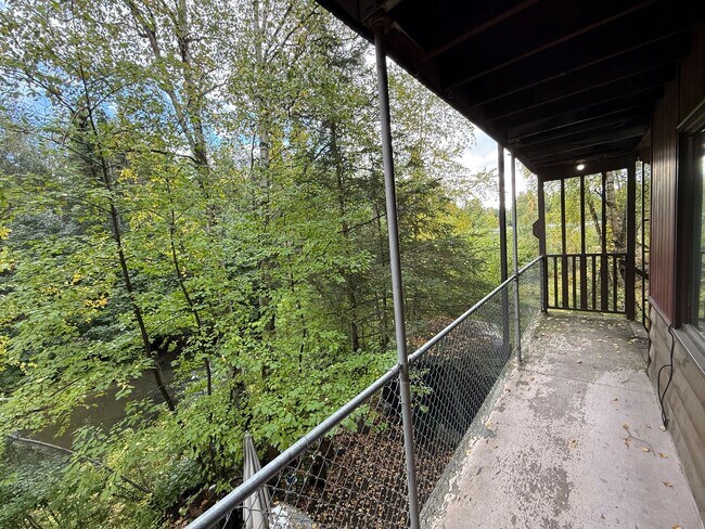 Building Photo - 433 E Dowling Rd