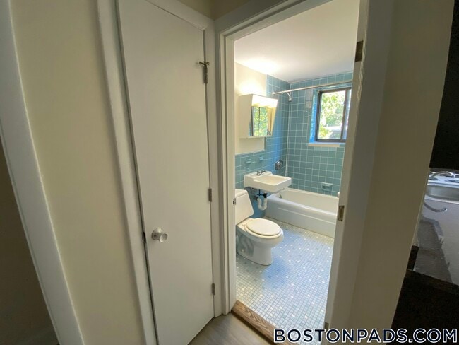 Building Photo - 15 Chester St