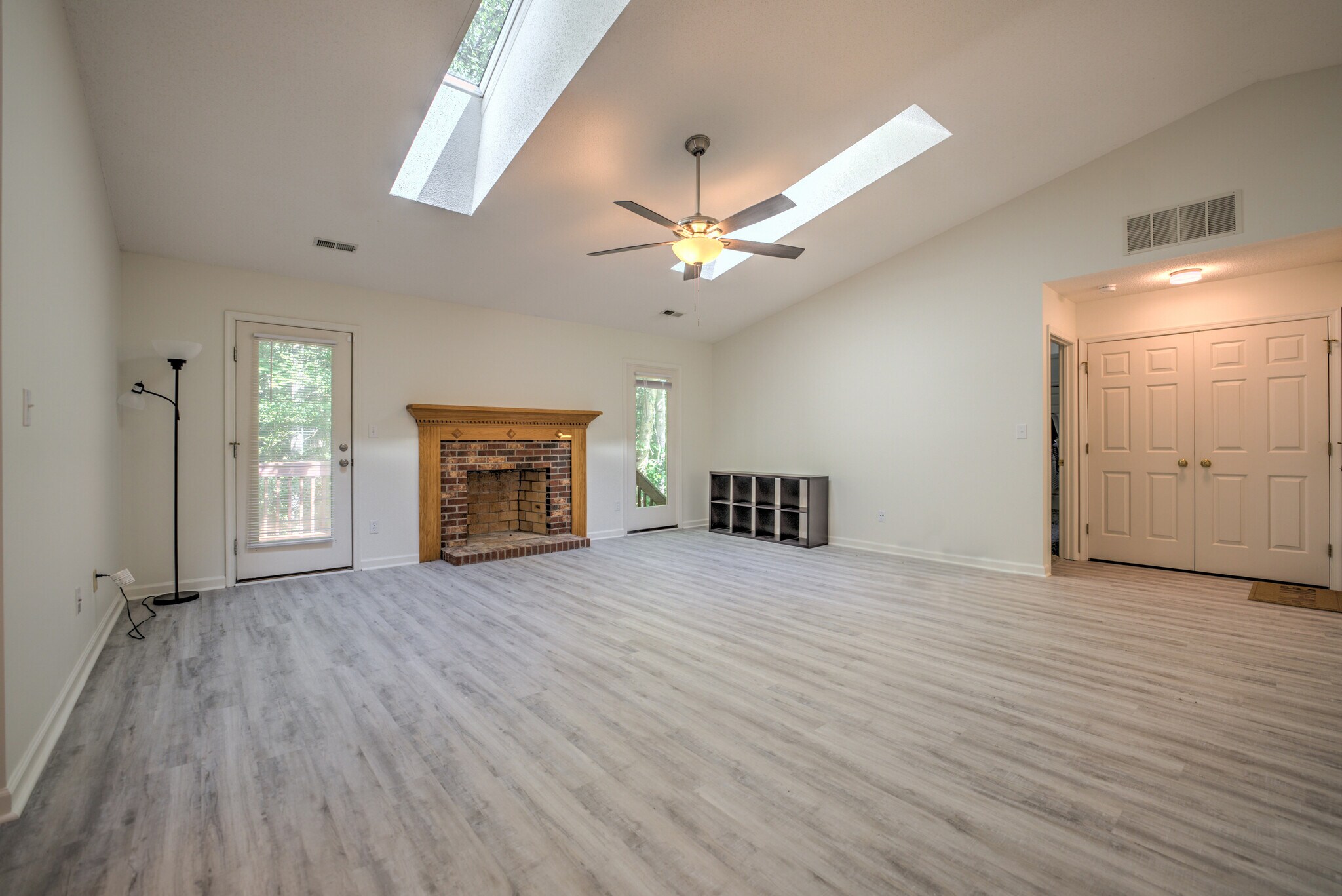 Building Photo - 10 Southchase Dr