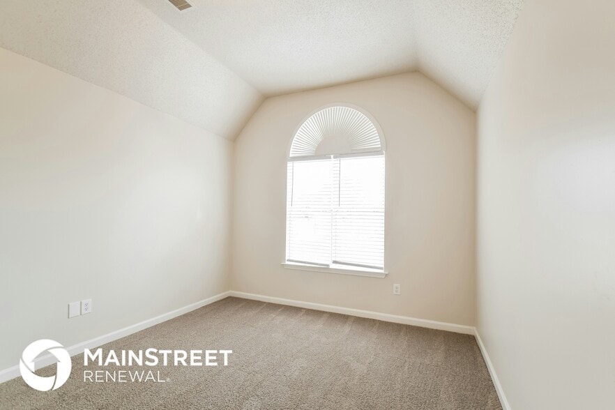 Building Photo - 4181 Amherst Dr