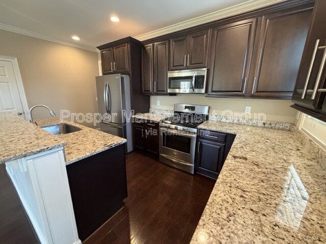 Building Photo - 11 Shadwell St