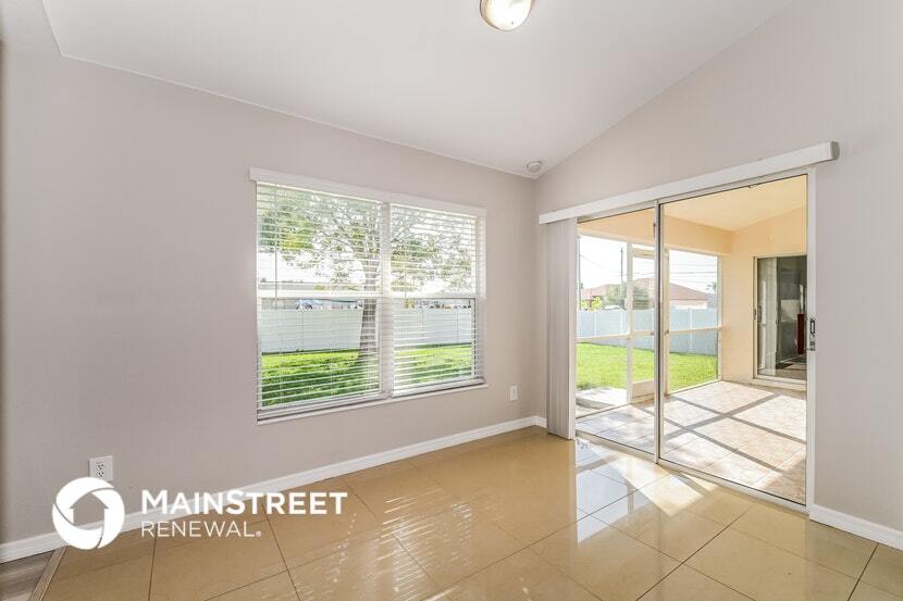 Building Photo - 1425 SW 6th Pl