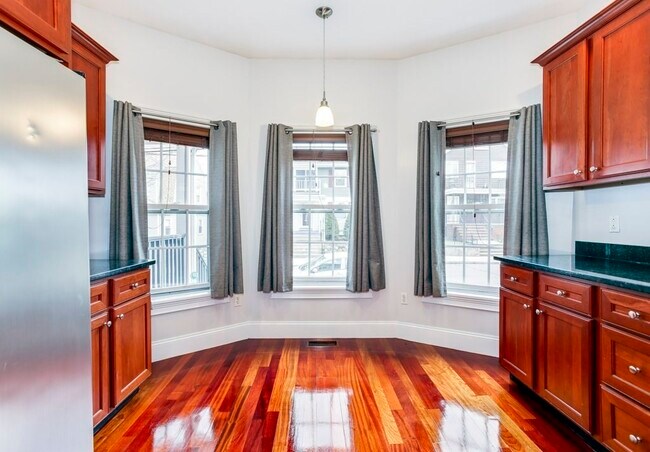 Building Photo - 77 Adams St