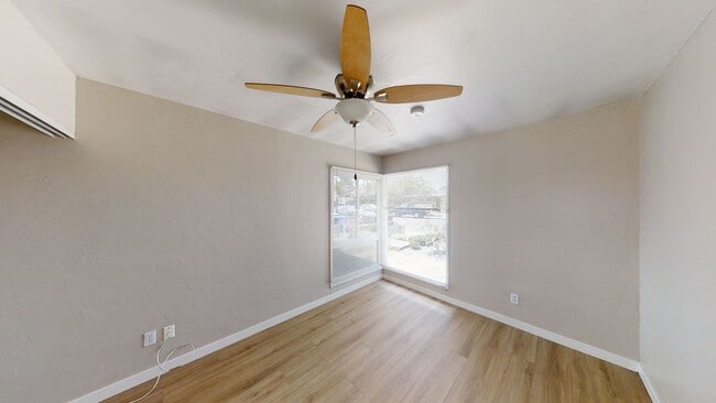 Building Photo - 5BD/3BA on Tipton!! Great Backyard w Patio!!