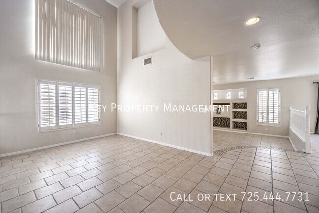 Building Photo - Beautiful 4 bedroom, 2.5 bathroom two-stor...