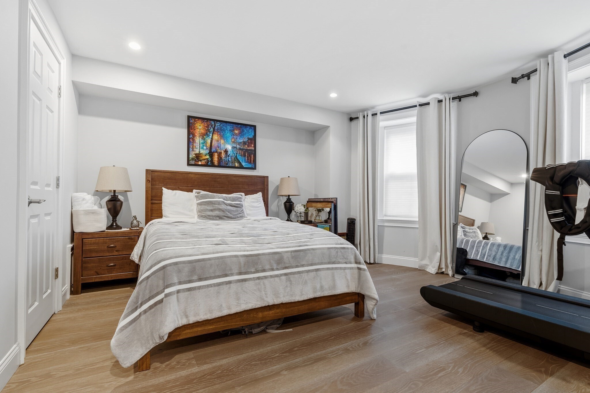 Building Photo - 98 Waltham St