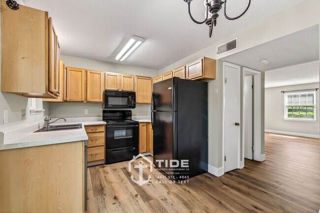 Building Photo - Coastal Convenience on James Island!