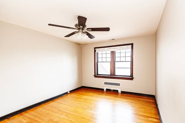 Building Photo - 5018 Miami St