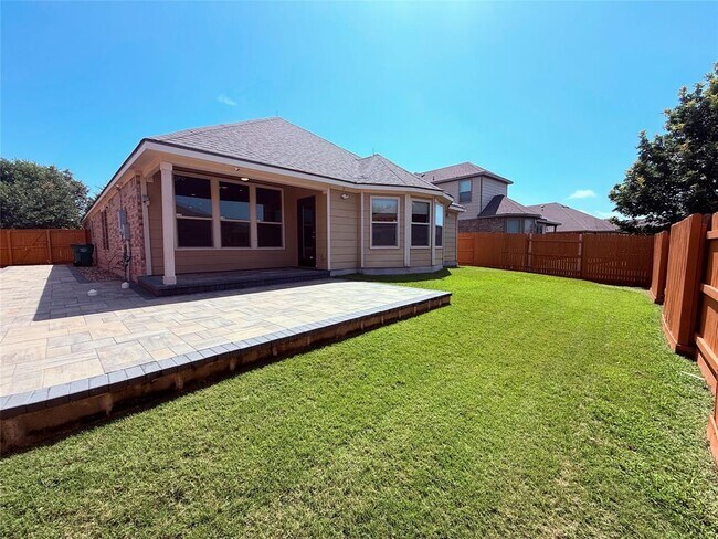 Building Photo - 3500 Esperanza Dr