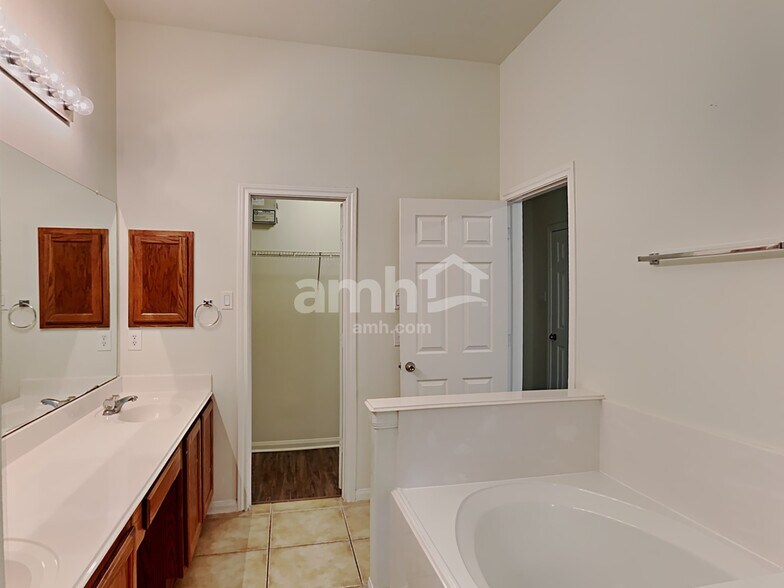 Building Photo - 3218 Woodchuck Rd