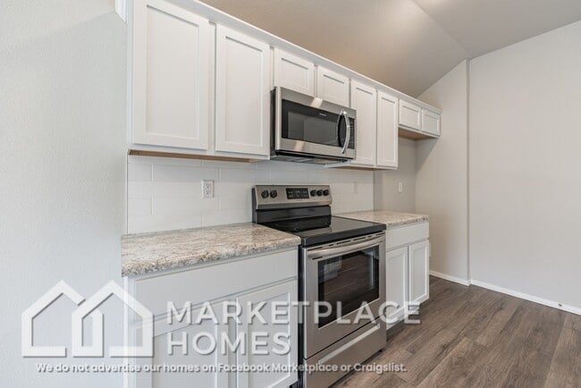 Building Photo - 981 E Starling St