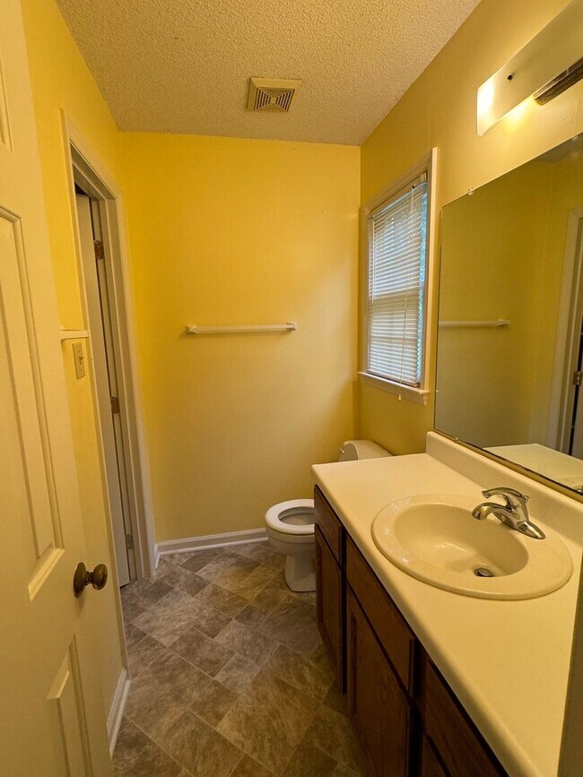 Building Photo - Very attractive 2 story townhouse.