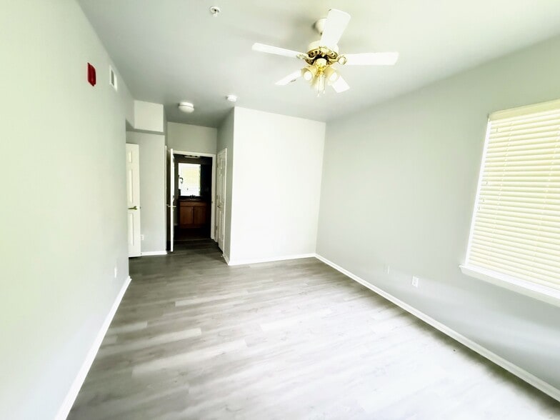 Building Photo - 15700 E Jamison Dr