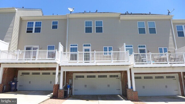 Building Photo - 7600 Willow Bottom Rd