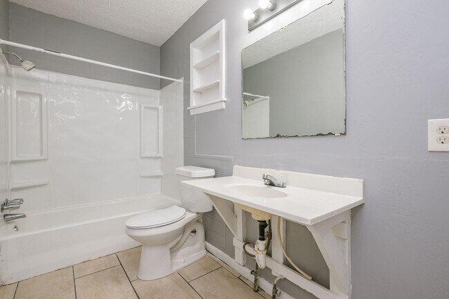 Building Photo - 620 W Amarillo Blvd