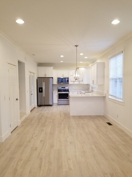 Building Photo - 417 Juniper Dr